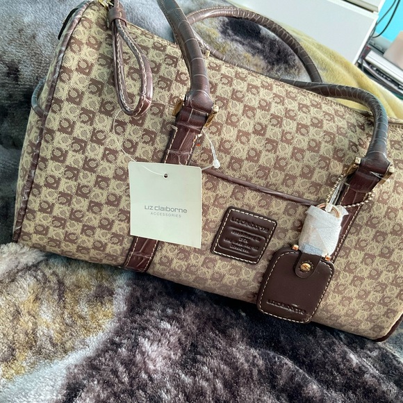 Liz Claiborne Handbags - #39 NWT Liz Claiborne Bag🤎👜